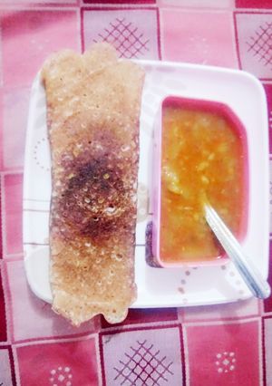 A picture of Dosa and sambar.
