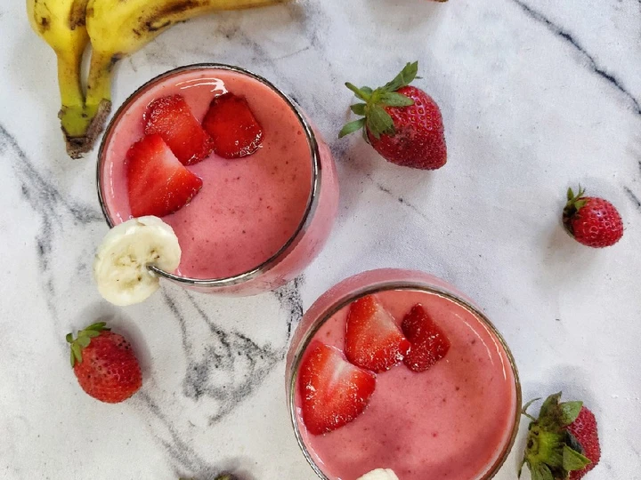 Easy Steps to Prepare Strawberry and Banana Smoothie the Can Spoil the Tongue Really delicious