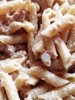 Foto di Farfalle tonno, cipolline e capperi