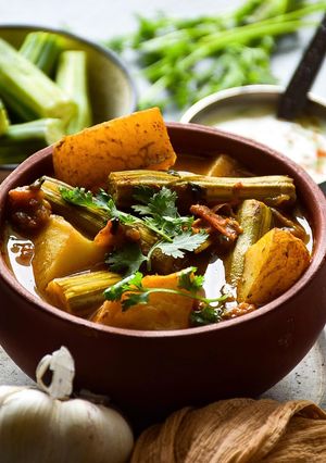 A picture of Drumstick potato curry.