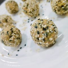 Till ke ladoo A picture of Till ke ladoo.