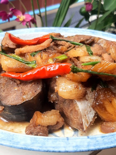 Hình của món Cá hú kho thịt ba rọi và thơm.