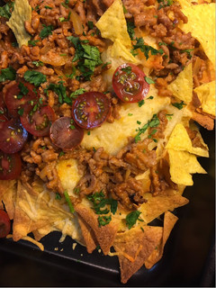 Una foto de Nachos con queso y carne 🇮🇹 y viva México!