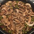 Guisantes con champiñones y jamón