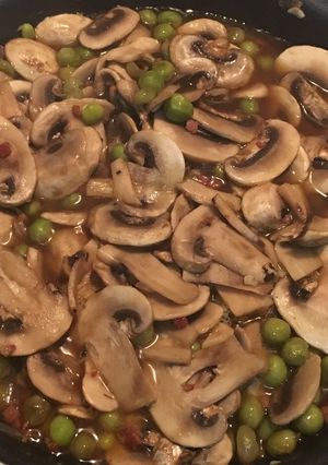 Una foto de Guisantes con champiñones y jamón