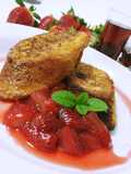 Torrijas caramelizadas al horno con compota de fresas al moscatel (¡¡¡sin nada de aceite!!!)