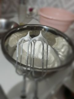 عکسی از دستور نحوه زدن سفیده تخم مرغ