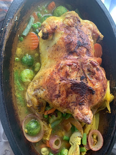Una foto de Pollo al horno con verduras