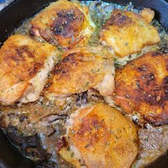 A picture of Braised Chicken Thighs.