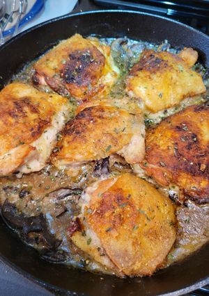 A picture of Braised Chicken Thighs.