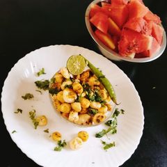 A picture of Chatpata Makhana (Lotus seeds chaat 😋).