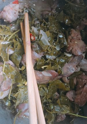Hình của món Lòng gà xào lá giang.