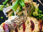 Une photo de filet de poulet