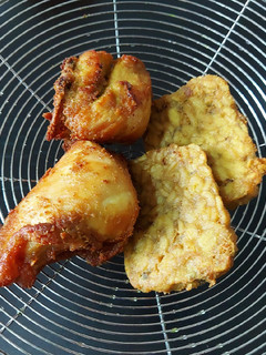 Foto resep Tempe & ayam goreng ungkep bumbu kuning🍗