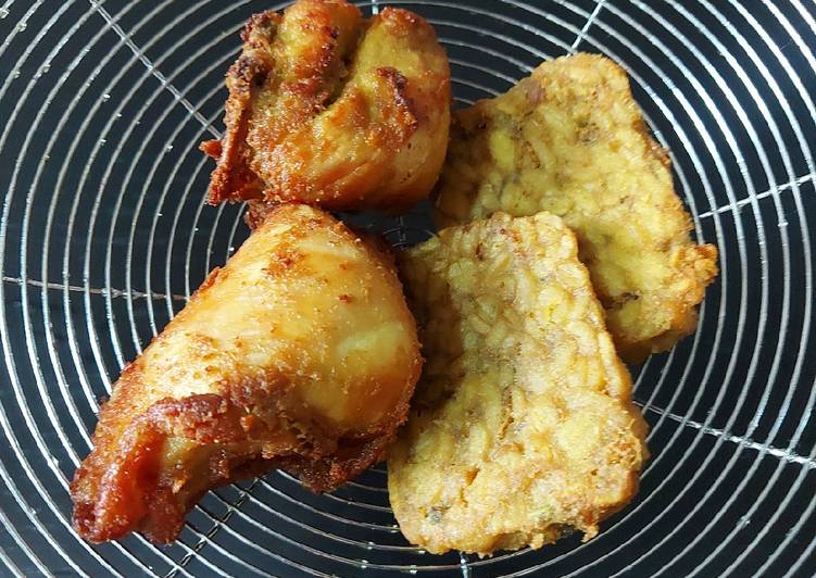 Tempe & ayam goreng ungkep bumbu kuning�?�