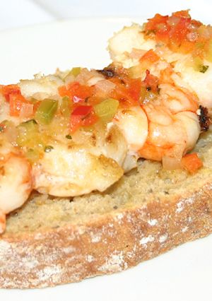 Una foto de Brocheta de pixín y langostinos
