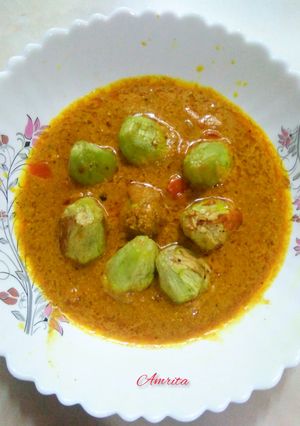 A picture of Stuffed Pointed guard Gravy (Parwal curry).