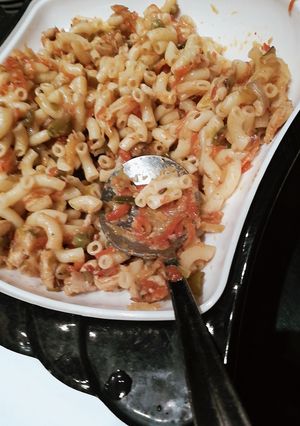 A picture of Macaroni.