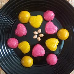 A picture of Peanut balls.