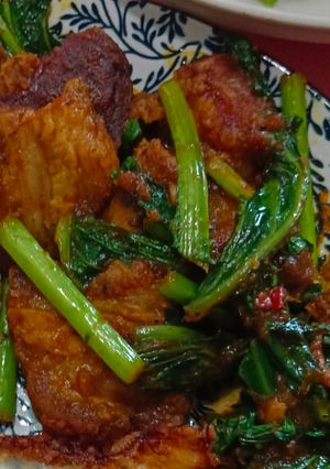 รูปของ ผัดเผ็ดหมูกรอบด้วยหม้อทอดไร้น้ำมัน