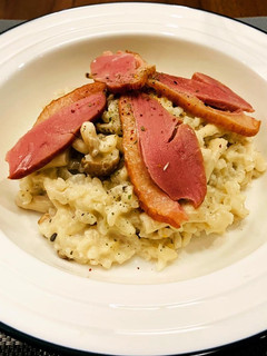 白醬野菇松露燉飯佐煙燻鴨胸 的食譜成品照片