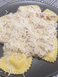 Una foto de Pasta fresca parmigiano reggiano, trufa a la carbonara 😋