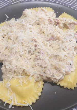 Una foto de Pasta fresca parmigiano reggiano, trufa a la carbonara 😋