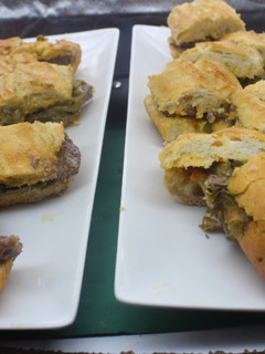Una foto de Bocaditos de pepito con lechuga