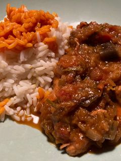 Una foto de Guiso de pollo y berenjenas sefardí