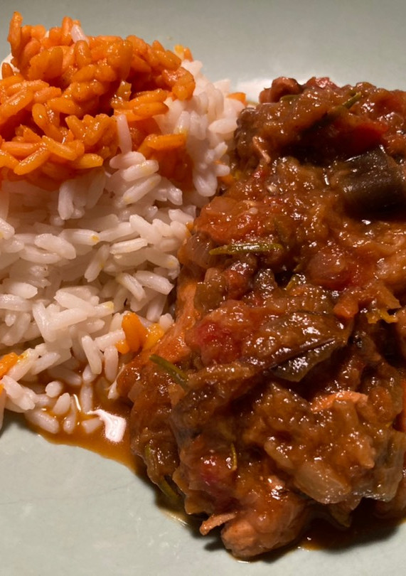 Una foto de Guiso de pollo y berenjenas sefardí