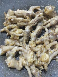 Hình của món Chân gà sốt me.