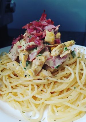 Una foto de Pasta Carbonara de Pollo Fácil en Casa