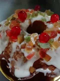 Una foto de Budín de Naranja 🍊 con frutas y glasé de Naranja 🍊