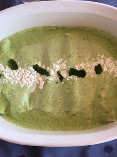 Una foto de Enchiladas en salsa de chile poblano