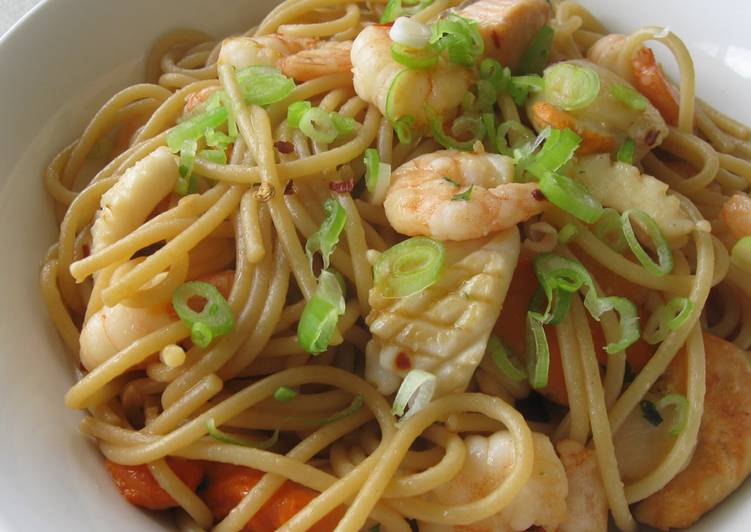 Simple Way to Prepare Quick Seafood Spaghetti Garlic Soy Sauce