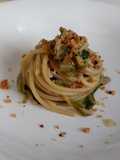 Spaghetti scarola e crumble di pane aromatico