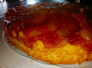 Una foto de Torta de manzana 🍎 invertida con 1 solo huevo