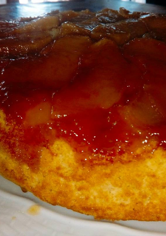Una foto de Torta de manzana 🍎 invertida con 1 solo huevo