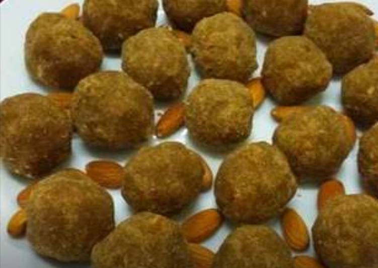 Atta Ladoo/Wheat Flour Ladoos