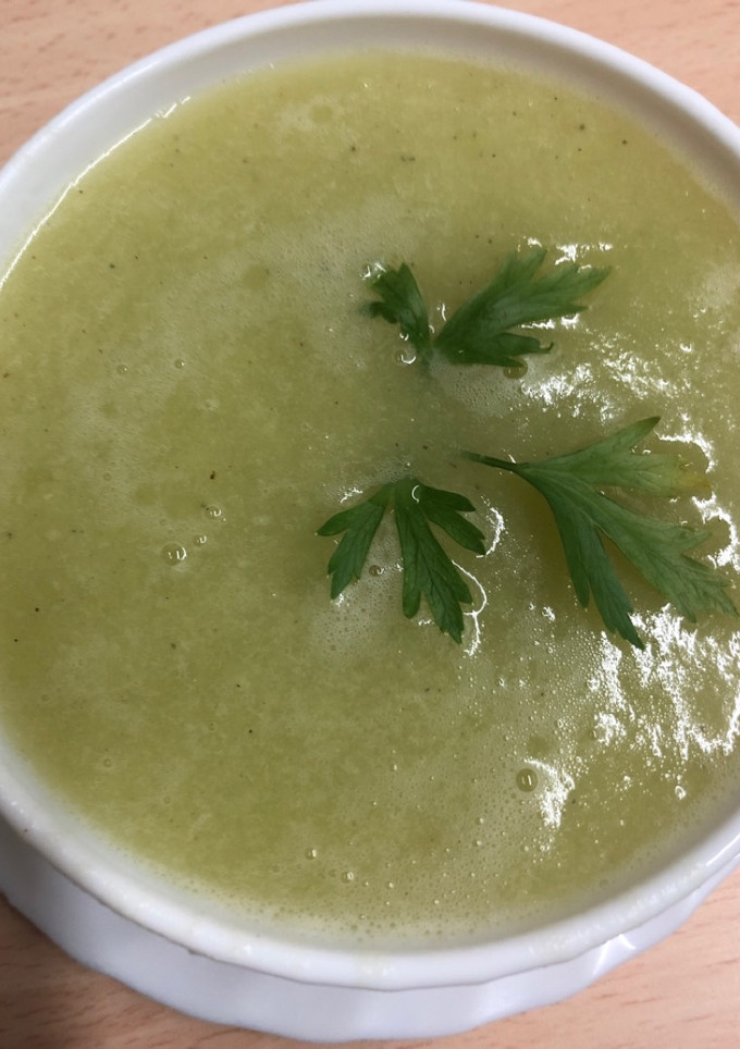 Una foto de 184. Sopa de cebolla, puerro y apio (entrante sopa)