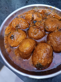 कश्मीरी दम आलू (Kashmiri Dum aloo recipe in hindi) रेसिपी मुख्य फोटो