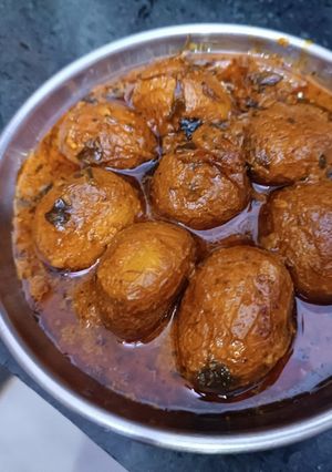 कश्मीरी दम आलू (Kashmiri Dum aloo recipe in hindi) रेसिपी मुख्य फोटो