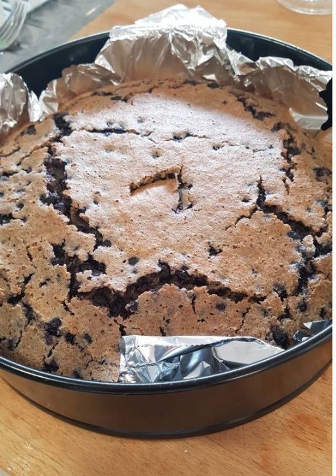 Una foto de Bizcocho de arándanos y chocolate sin batidora