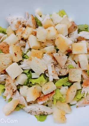 Una foto de • Ensalada César~ 🥗