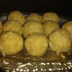 A picture of Peanut balls.