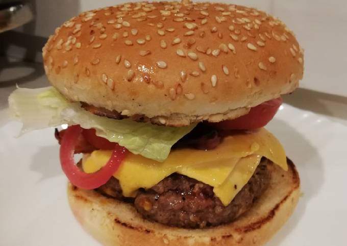 Recipe of Speedy Smoky bacon cheeseburger