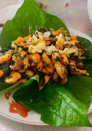Hình của món Tôm đồng chiên lá lốt.