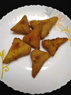 A picture of Bread cone samosa.
