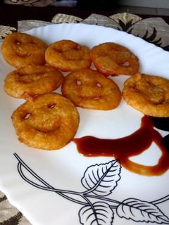 क्रिस्पी स्माइली (Crispy smiley recipe in hindi) रेसिपी मुख्य फोटो