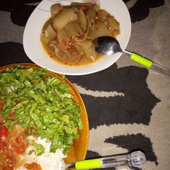 A picture of White rice & stew with Farfesun Banda.
